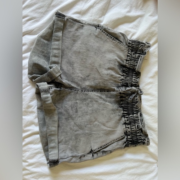 YMI Gray Paperbag Jean Shorts Size Large - Picture 2 of 5